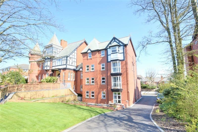 To Let &#8211; Grosvenor Road, Birkdale &#8211; Large Ground Floor Apartment