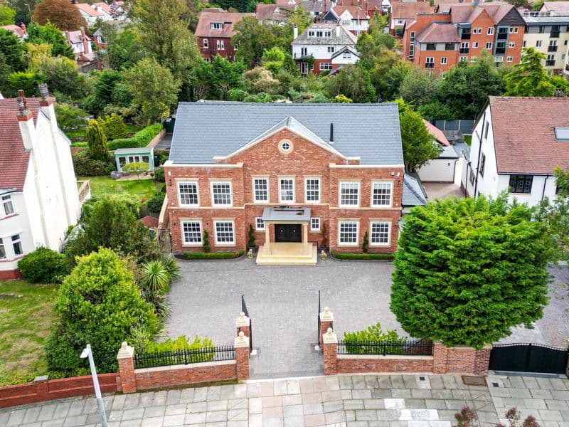 Golf Open 2026 &#8211; Brocklebank Road, Hesketh Park – Sleeps 10 with Bar, Cinema, Gym &#038; Hot Tub – Perfectly suited for a professional golfer