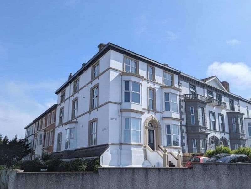 To Let &#8211; The Promenade, Southport Central &#8211; Two Bedroom Lakefront Apartment