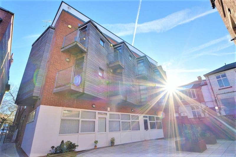 To Let &#8211; The Courtyard, Lord Street, Southport &#8211; Studio Apartment