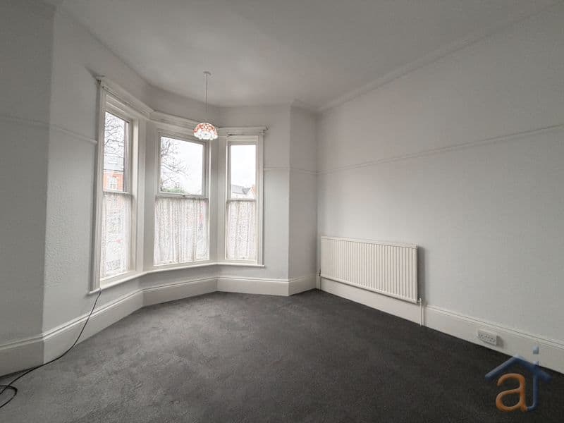 To Let &#8211; The Coach House, Crescent Road &#8211; Available Immediately