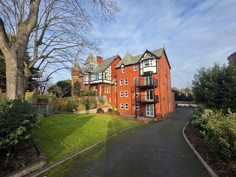 Penthouse Apartment, Grosvenor Road, Birkdale, Merseyside, PR8
