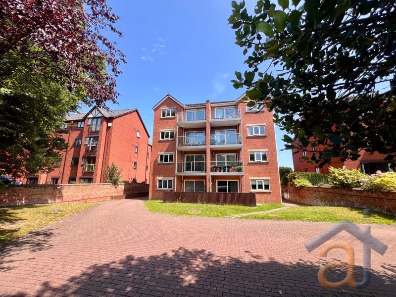 To Let – Ennismore Gardens, Southport – Two Bedroom Apt with Balcony