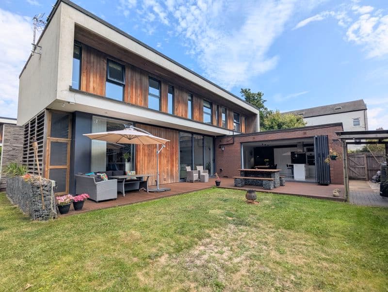 Golf Open 2026 – Part Street, Southport Town Centre – Sleeps 8