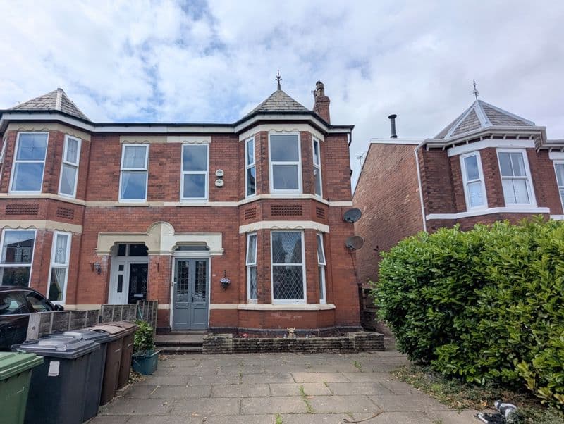 To Let – Cavendish Road, Birkdale – Two Bedroom Garden Flat