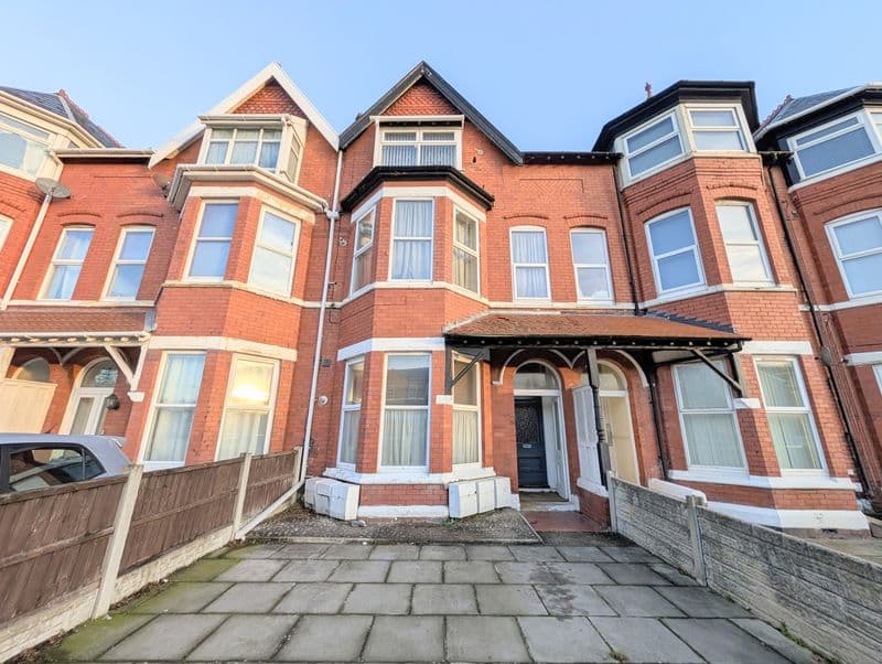 To Let – York Terrace, Manchester Road, Southport -Second Floor Studio Apt