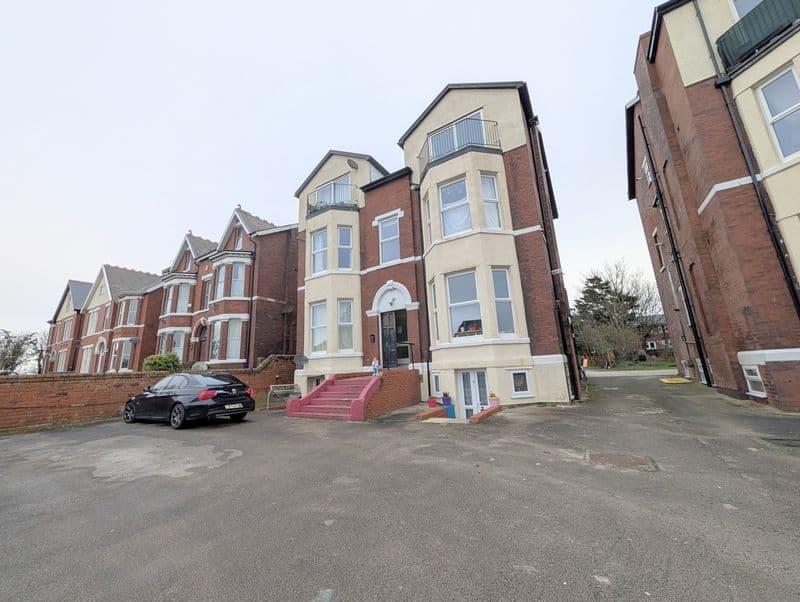 To Let – Weld Road, Birkdale – Two Bedroom Second Floor Apt