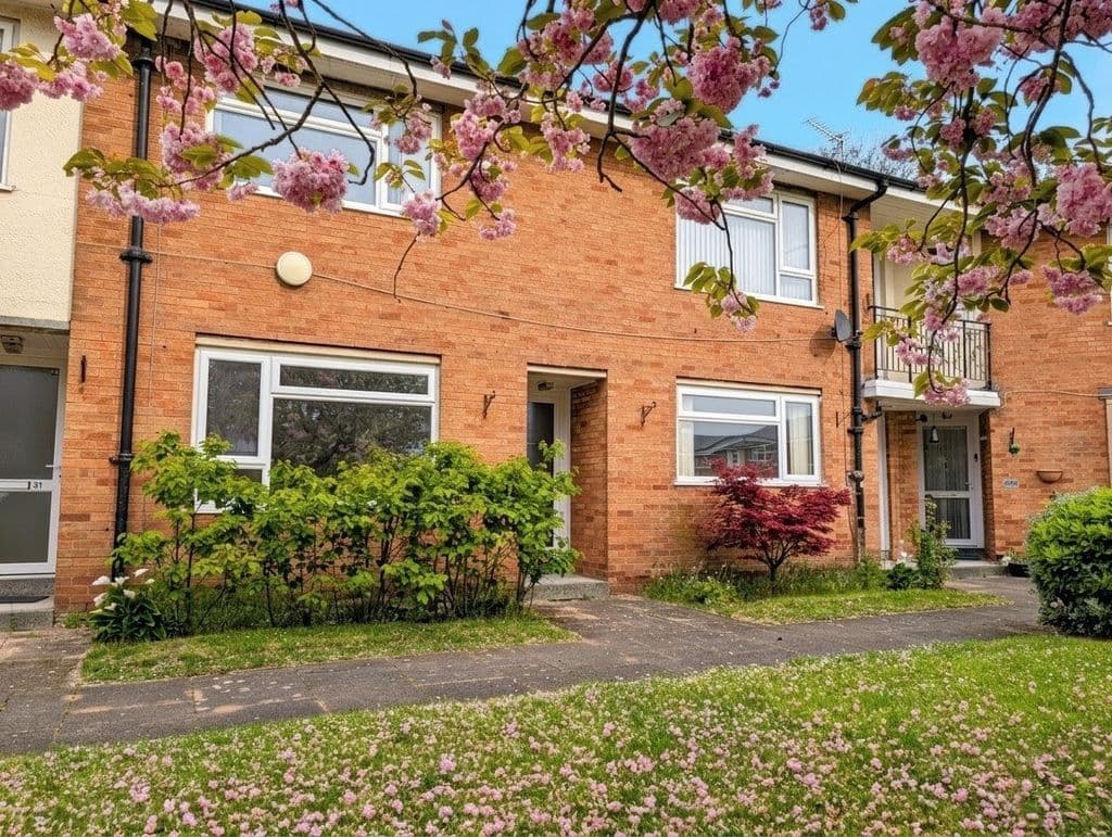 To Let – Warren Court, Westcliffe Road, Birkdale – Two Double Bedroom Apartment
