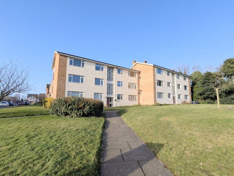 To Let – Warren Court, Birkdale – Two Bedroom First Floor Apartment