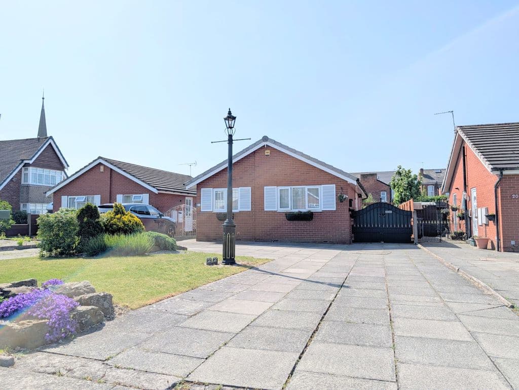 Golf Open 2026 – Clive Lodge, Birkdale – Sleeps Five – Detached Bungalow
