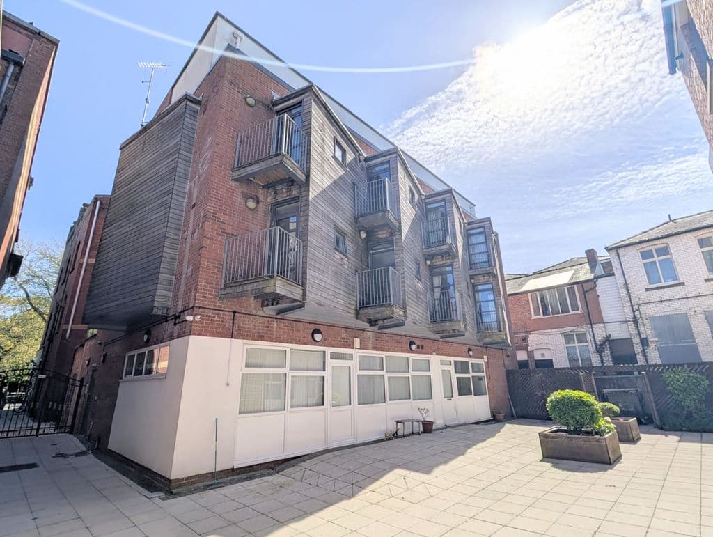 To Let – The Courtyard, Lord Street, Southport – One Bedroom Studio Apartment