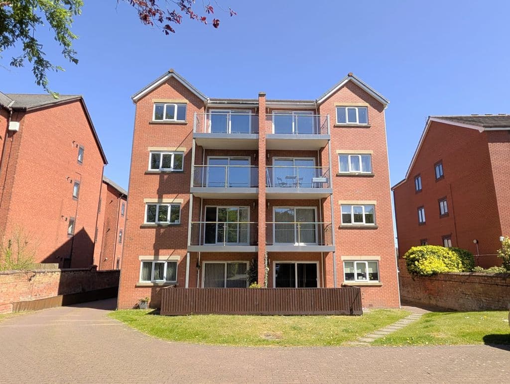 To Let – Ennismore Gardens, Park Avenue, Hesketh Park – Two Bed First Floor Apt