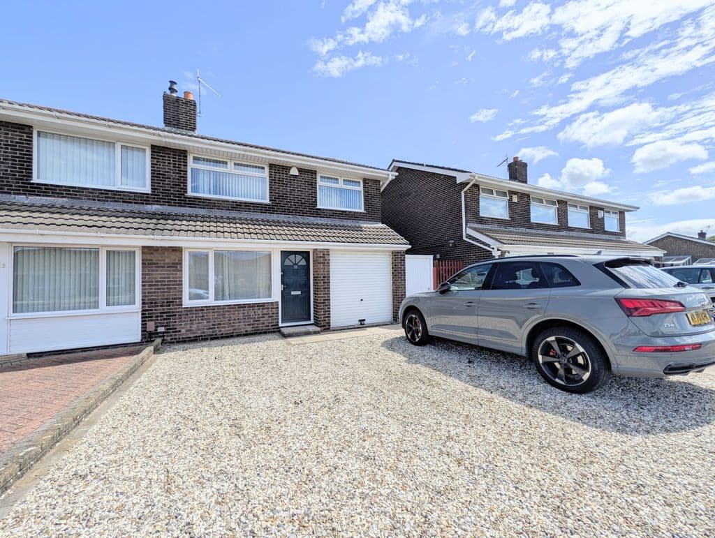 To Let – Ovington Drive, Kew, Southport, PR8 – Three Bedroom Semi