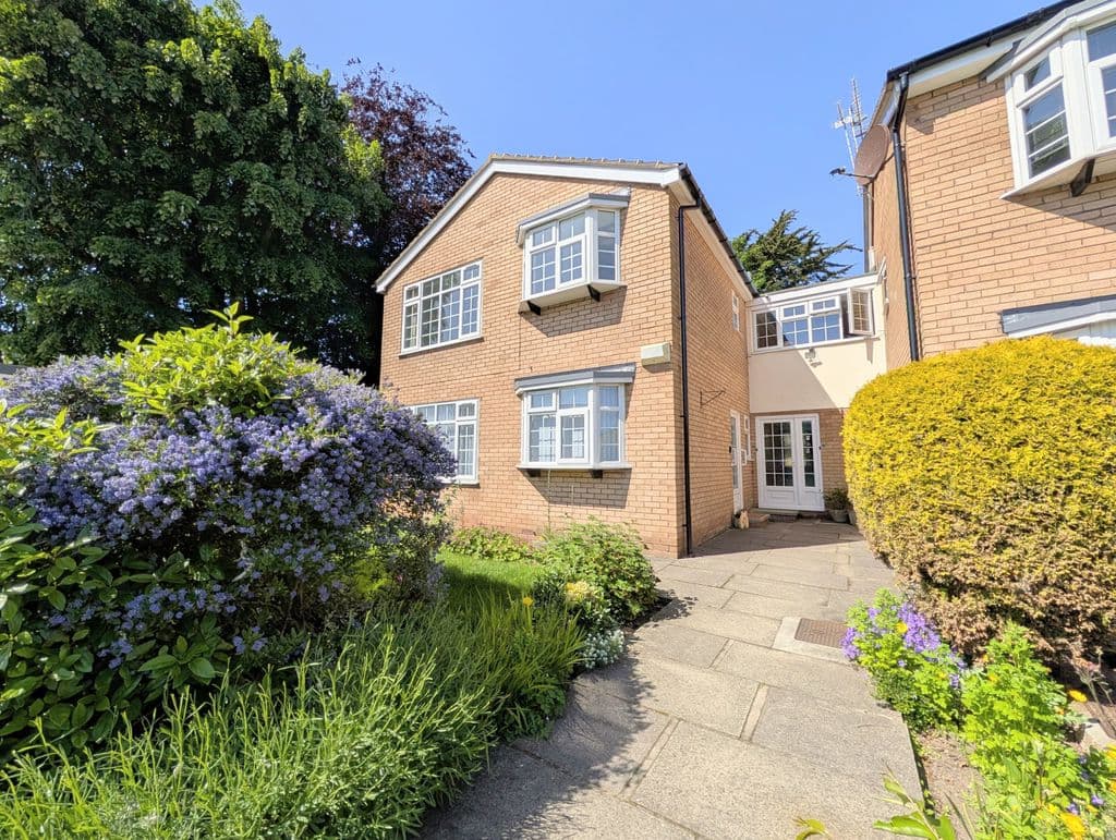 To Let – Rivington Close, Birkdale Village – Two Bedroom Apt