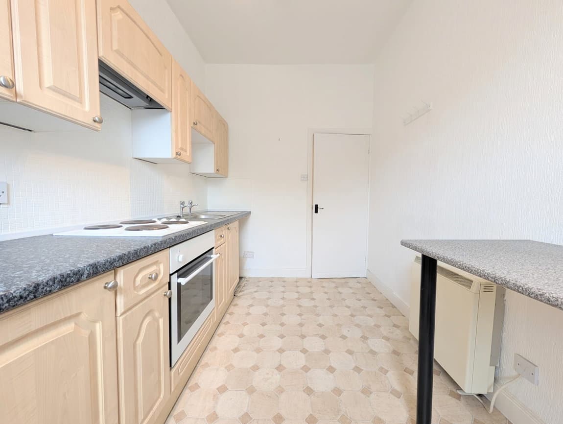 To Let – Cavendish Road, Birkdale – Two Bedroom First Floor Apt