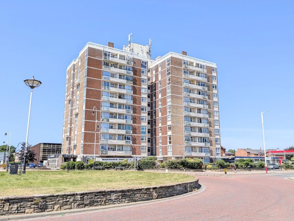 Let – Sandown Court, Southport Town Centre, PR9 – One Bed First Floor Apt
