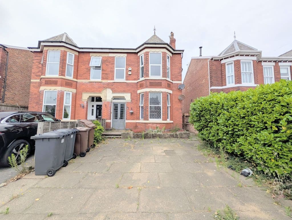 To Let – Cavendish Road, Birkdale – Two Bedroom First Floor Apt