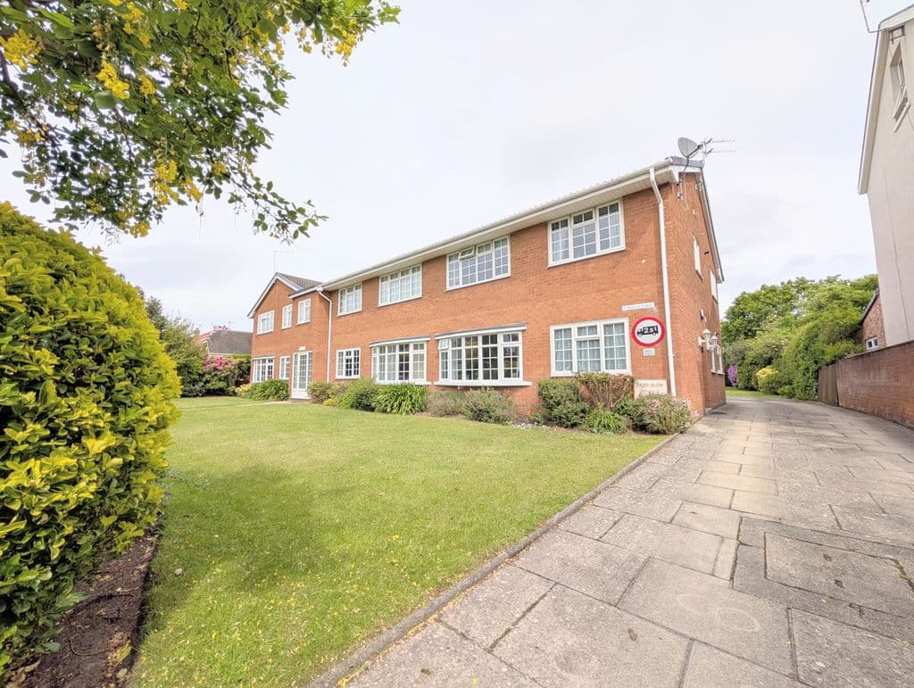 Let – Salford Court, Salford Road, Ainsdale, PR8 – Two Bedroom First Floor Apt