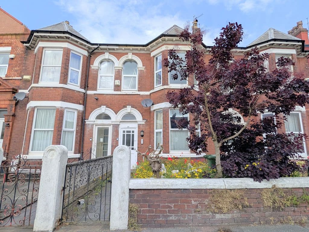 Let – King Street, Southport Town Centre, PR8 – Three Bedroom First Floor Apt
