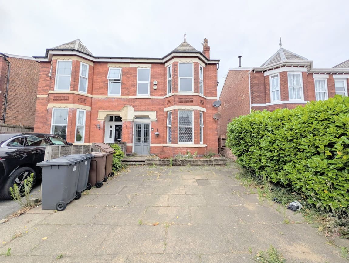 To Let – Cavendish Road, Birkdale – Two Bedroom First Floor Apt