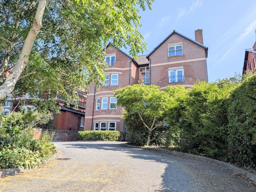 Let – Park Avenue, Hesketh Park, PR9 – Two Bedroom Spacious Apt