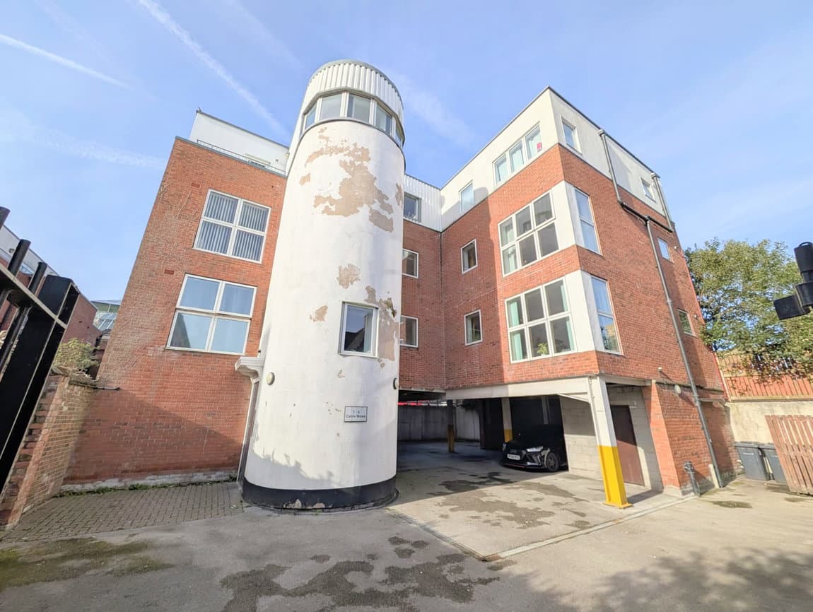To Let – Cable Street, Southport, – One Bed Second Floor Apt