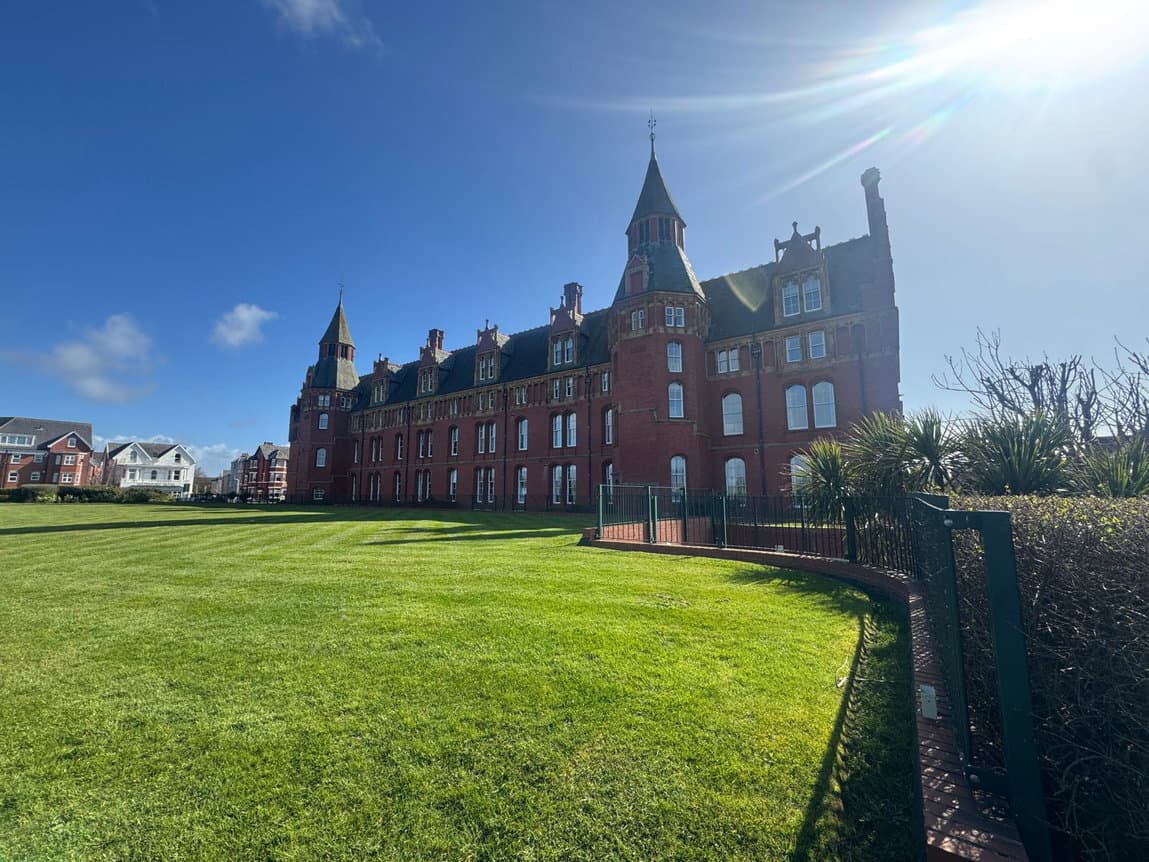 To Let – Marine Gate Mansions, Southport – Two Bedroom Apt