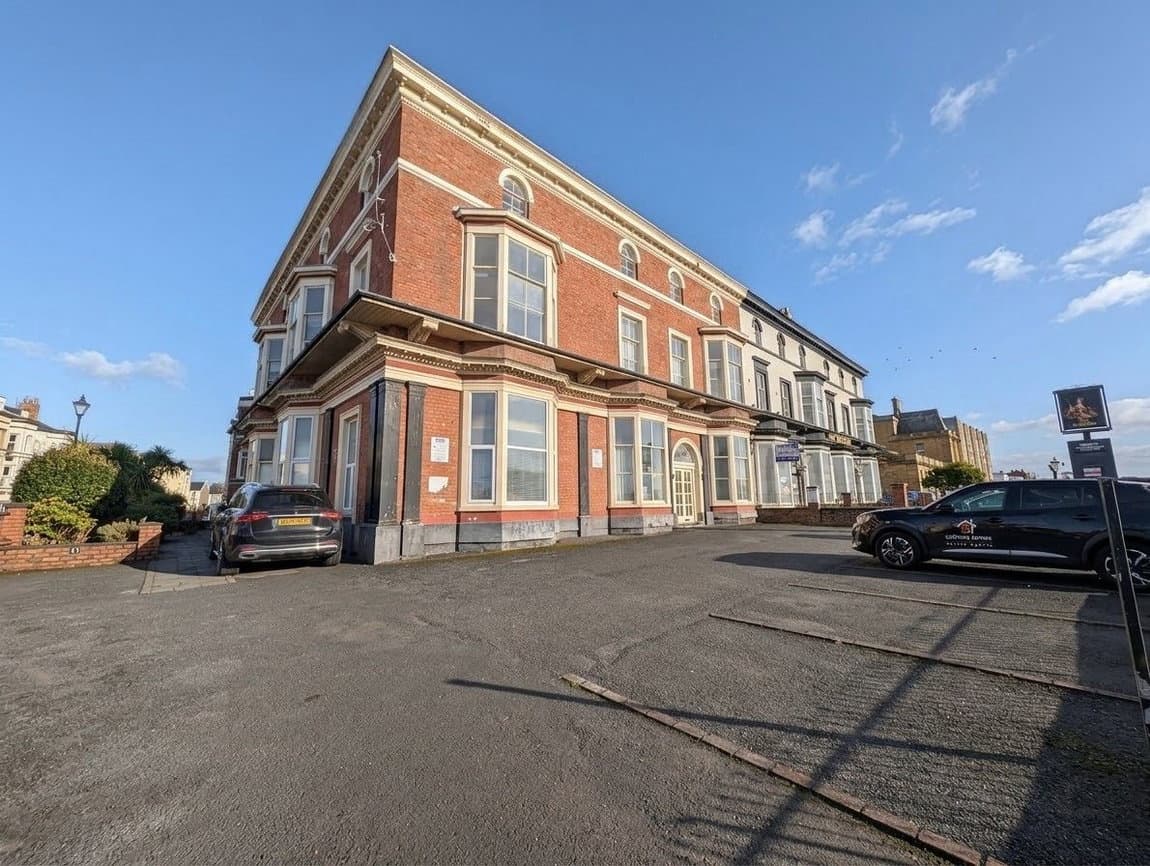 To Let – Lakeview Court, Promenade, Southport – One Bed Third Floor Apt